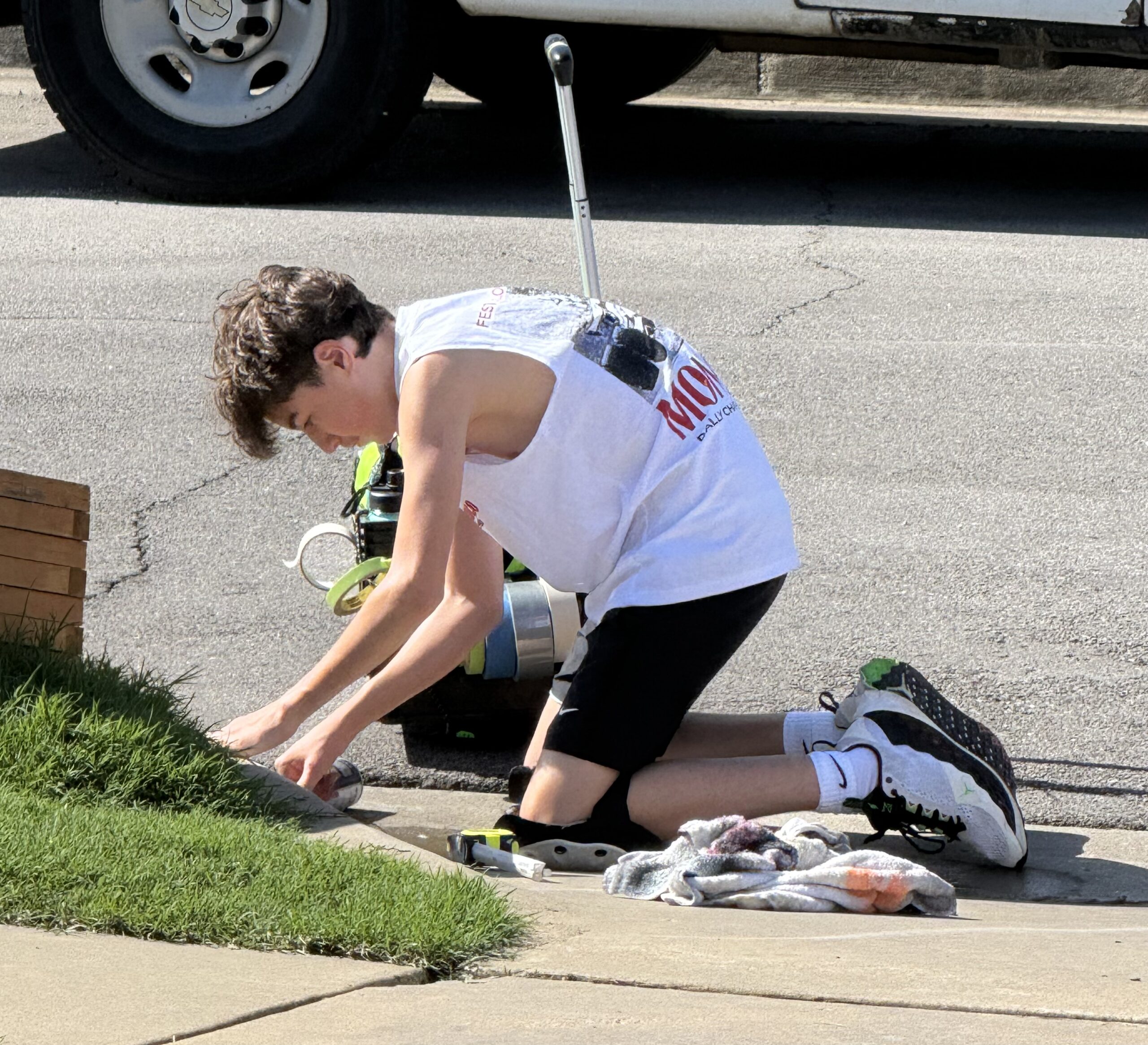 Knox painting a curb number